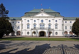 Letní arcibiskupský palác – sídlo Úřadu vlády