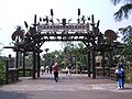 Entrée d'Adventureland, à Hong Kong Disneyland.