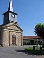 L'église et la statue du général Chanzy né dans cette commune.