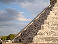 De equinox bij El Castillo, Mexico; een slang is zichtbaar tijdens het lentepunt