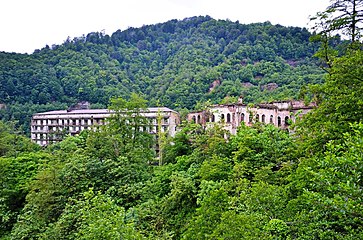 Akarmara'da terk edilmiş bir fabrikanın görünümü