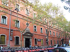 Façana del carrer del Comerç, on es troba el Museu de la Xocolata