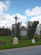 Calvaire au bord de la D 587 en direction de Dompierre.