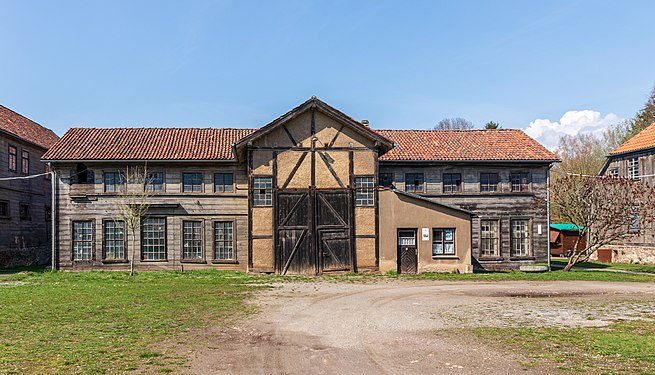 Königshütte (Bad Lauterberg) – Maschinenfabrik Die Königshütte in Bad Lauterberg im Harz ist eine ehemalige Hochofenanlage, Gießerei und Drahtzieherei aus der Zeit des frühen 19. Jahrhunderts. Sie war das größte kurhannoversche Eisenhüttenwerk und steht als technisches Denkmal unter Denkmalschutz.