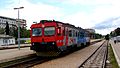 Ein Triebwagen der HŽ-Baureihe 7122, die auf dieser Strecke im Regionalverkehr eingesetzt wird, im Bahnhof Split (2014)