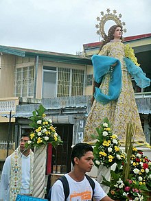 An pagparada han rebulto han Birhen Maria nga guin sundan han padi