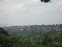 Panorama over Gitega vanuit de buitenwijk La Mushasha