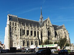 Basilique vue de la rue de Lyon.