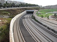 יציאה ממנהרה מתחת לשכונת ציפורים, באזור פארק ענבה.