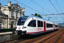 Een elektrische GTW in de kleuren van Veolia Transport bij Valkenburg.