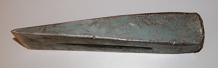 Steel wedge for splitting firewood