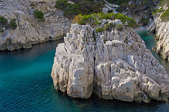 Une des calanques de Marseille : la calanque de Sugiton. (définition réelle 4 928 × 3 264)