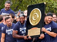 2022: le bouclier de Brennus présenté aux supporters du Montpellier Hérault rugby, le 25 juin 2022, sur la place de la Comédie de Montpellier.