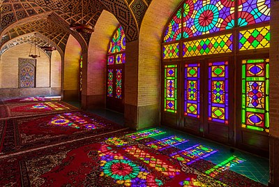 'n Aansig van die Nasir ol Molk-moskee se binnekant, geleë in Sjiraz, Iran.