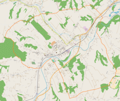 Mapa konturowa Biecza, w centrum znajduje się punkt z opisem „Biecz, cm. wojenny nr 107”