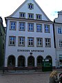 Das dreigeschossige spätbarocke Patrizierhaus der Einhorn-Apotheke an der Maximilianstraße 23 in Speyer.