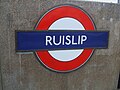 Il simbolo dell'Underground nella stazione di Ruislip