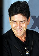 Charlie Sheen dans le rôle de Charlie Harper (saisons 1 à 8)