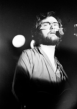 Gerry Rafferty tijdens een optreden in het National Stadium te Dublin (6 september 1980)