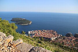 Vue sur la vieille ville, du mont Srđ.