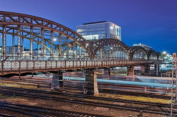 4. Platz: Hackerbrücke in München von Julian Herzog