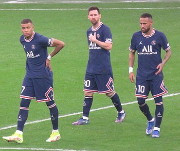 Kylian Mbappé, Lionel Messi et Neymar au retour des vestiaires pour commencer le deuxième mi-temps du match contre l'Olympique de Marseille, le 24 octobre 2021 au stade Vélodrome.