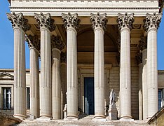 Palais de justice, détail colonnes.