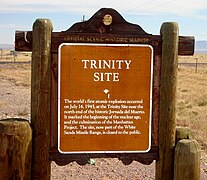 Plaque à l'entrée du site Trinity en 2008.