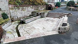 La fontaine-lavoir.