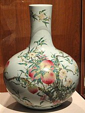 Vase mit floralen Dekor, Famille-verte-Stil