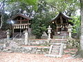 境内末社の山畑神社（左）と山畑天満宮（右）