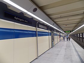 Ambaŭ peronoj de la metrostacio Gyöngyösi utca