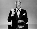 Redd Foxx , Golden Globe pou meyè aktè nan yon seri televizyon mizikal oswa komedyen an 1973 pou wòl li nan Sanford ak Pitit .