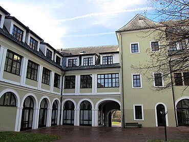 Château : cour intérieure.