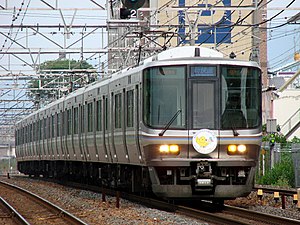 大津駅に進入する223系（2009年5月）