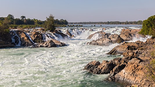 "Khone_Phapheng_Falls,_Si_Phan_Don,_Laos,_widest_waterfall_in_the_world.jpg" by User:Basile Morin