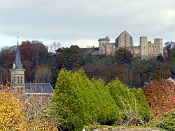 Saint-Martinin kirkko ja Château de la Madeleine