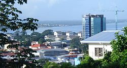 Imagem de San Fernando mostrando o golfo de Paria.