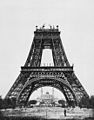 Torre Eiffel, de Gustave Eiffel, durante su construcción (agosto de 1888), para la Exposición Universal de París (1889).