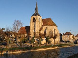 L'église Notre-Dame-et-Saint-Blaise vue du sud.