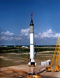 Ensimmäisen yhdysvaltalaisen avaruuteen vienyt Mercury-Redstone 3 nousee alustalta 5. toukokuuta 1961.