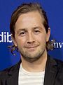 Michael Angarano interpreta il dottor Bertram "Bertie" Chickering Jr.