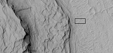 Streaks, ridges and layers, as seen by HiRISE under HiWish program. Box shows the size of a football field.