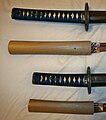 el Tsuka, la wakizashi y la katana.