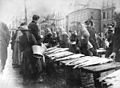 Handel på Fisketorget på 1880-tallet. Foto: Knud Knudsen