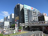 豊田市駅東口と参合館