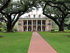 Oak Alley Plantation Mansion.