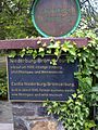 Schild am Eingang der Brömserburg, des Rheingauer Weinmuseum, in Rüdesheim am Rhein