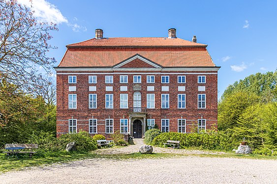 Gut Ludwigsburg – Haupthaus, Hoffassade