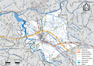 Carte en couleur présentant le réseau hydrographique de la commune